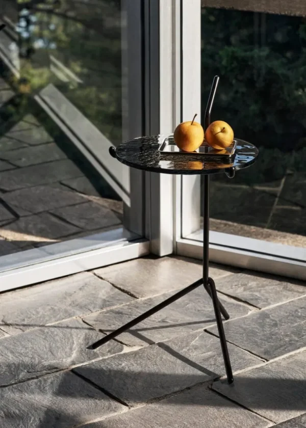 &Tradition Halten SH9 sidobord, rökfärgat glas - varmt svart