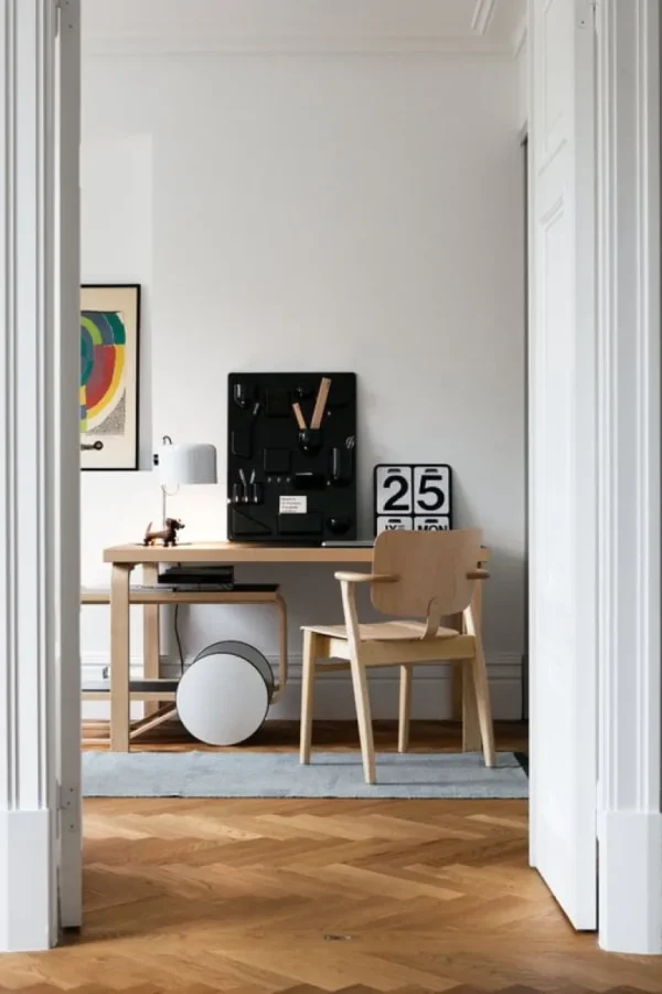Artek Domus stol, lackerad björk