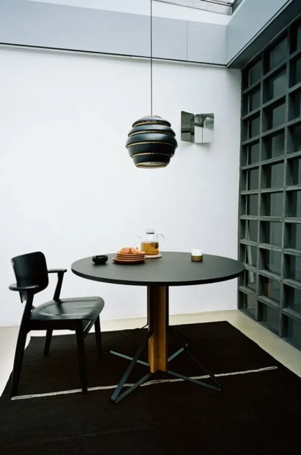 Artek Domus stol, svartbetsad