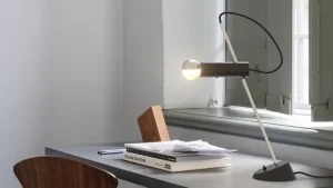 Astep Model 566 bordslampa, svart