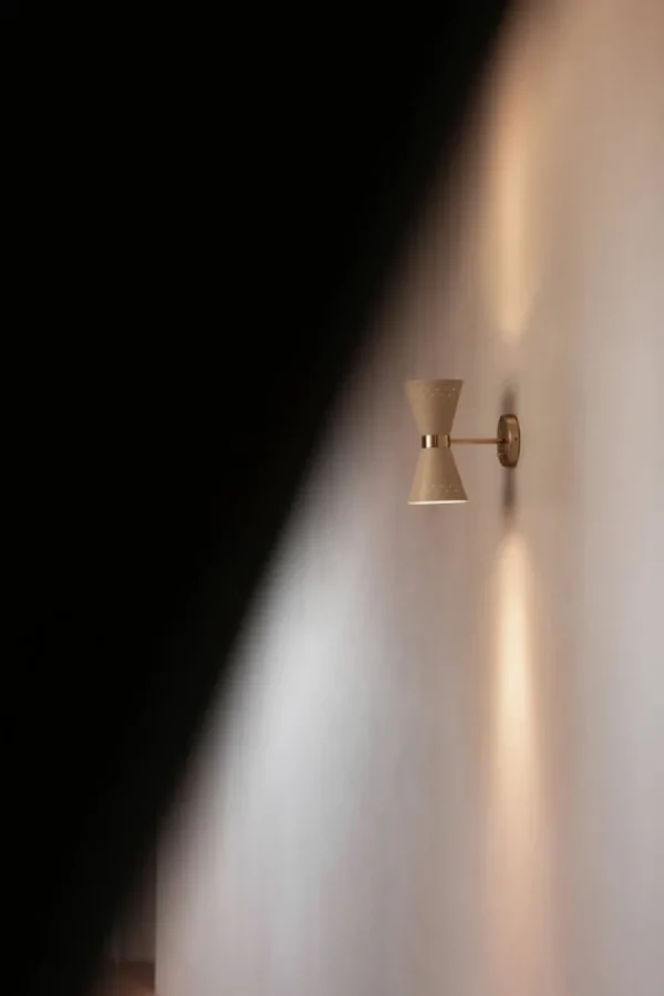 Audo Copenhagen Collector vägglampa, crème