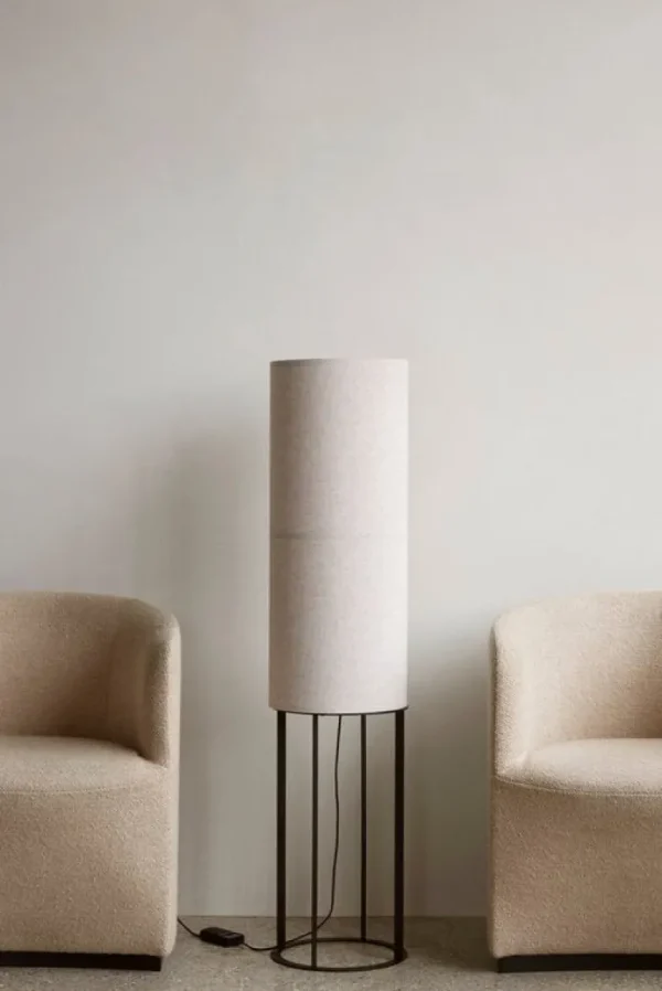 Audo Copenhagen Hashira golvlampa, hög, rå linne