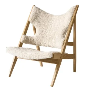 Audo Copenhagen Knitting Chair fåtölj, ek - fårskinn Moonlight 09