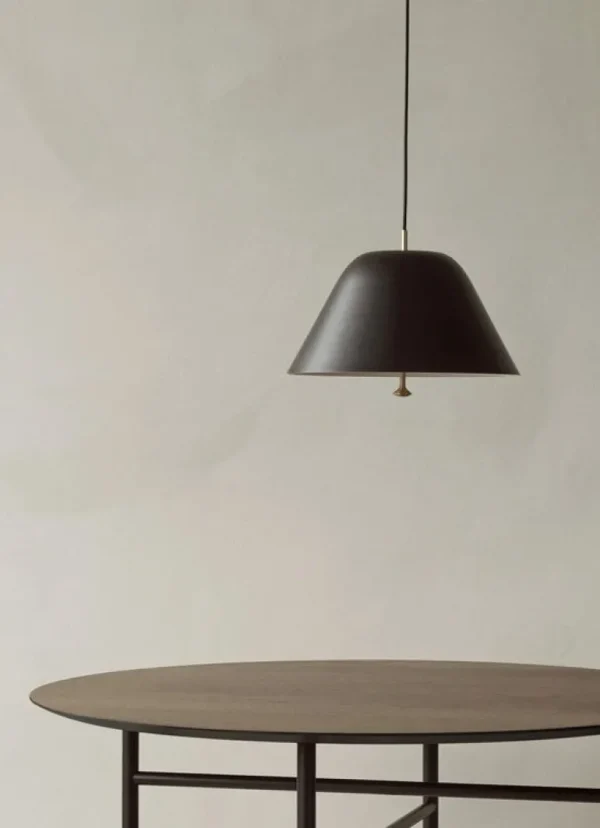 Audo Copenhagen Levitate pendellampa, 40 cm, svart -mässing