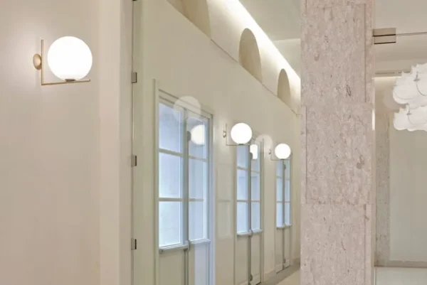 Flos IC C/W1 vägg-/taklampa, mässing