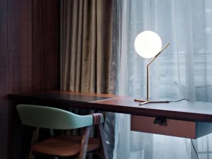 Flos IC T1 bordslampa, hög, mässing