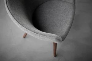 Fredericia Ditzel fåtölj, light grey - lackerad valnöt