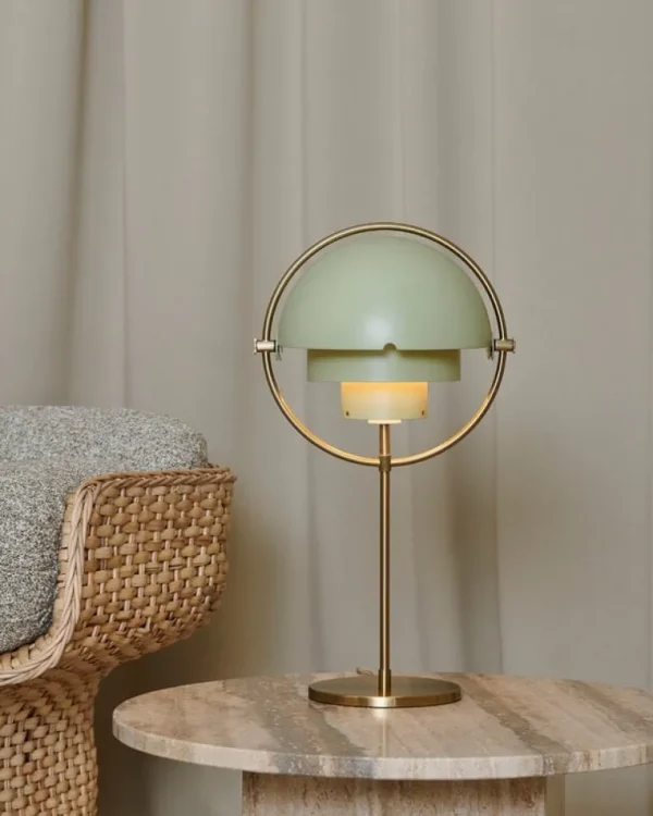GUBI Multi-Lite bordslampa, mässing - desert sage