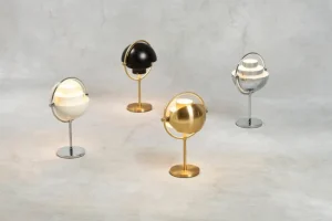 GUBI Multi-Lite bärbar bordslampa, krom