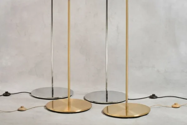 GUBI Multi-Lite golvlampa, mässing - svart