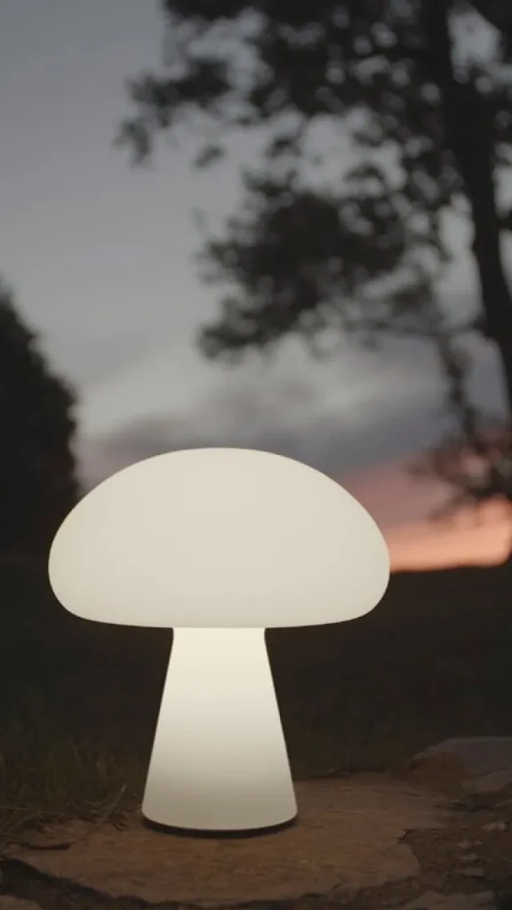 GUBI Obello bärbar bordslampa, frostat glas