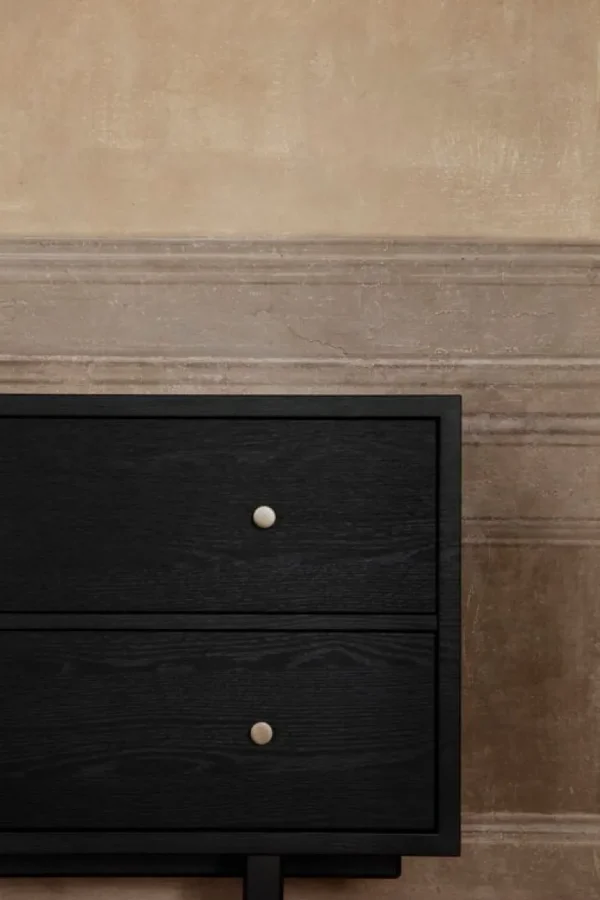 GUBI Private sideboard, svart / brunbetsad ek