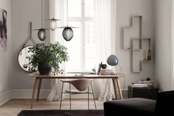 GUBI Satellite pendellampa, stor, midnattssvart