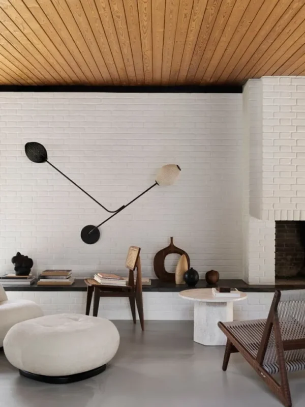 GUBI Satellite vägglampa, cream white - halvmatt