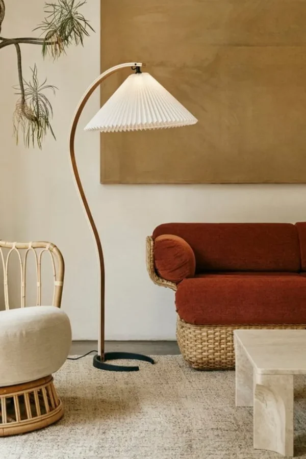 GUBI Timberline golvlampa, ek - björk - vit canvas