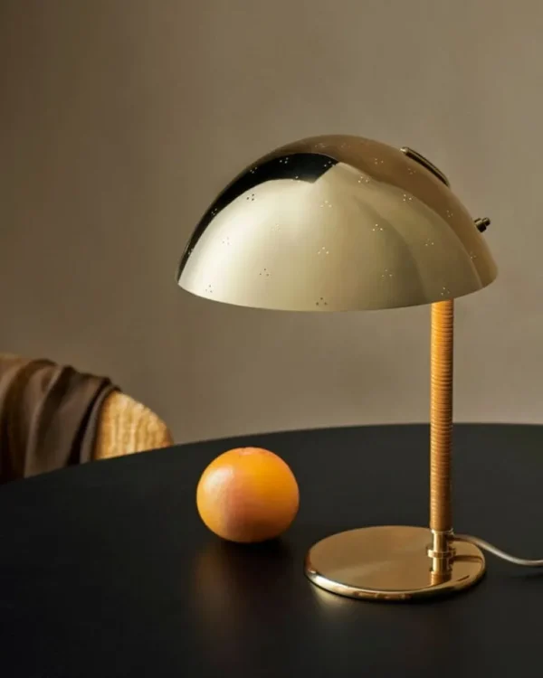 GUBI Tynell 9209 bordslampa, mässing - rotting
