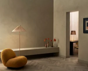 GUBI Tynell 9602 golvlampa, mässing - bambu