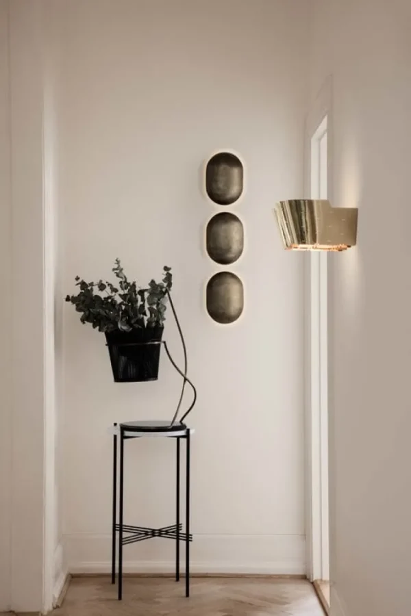 GUBI Tynell 9464 vägglampa, mässing