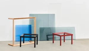 HAY Kofi bord 80 x 80 cm, svartlackerad ek - räfflat glas