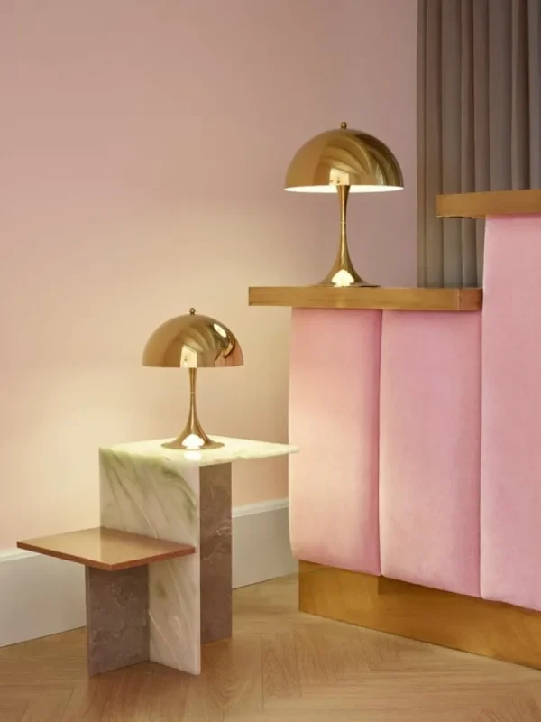 Louis Poulsen Panthella 250 bordslampa, mässing
