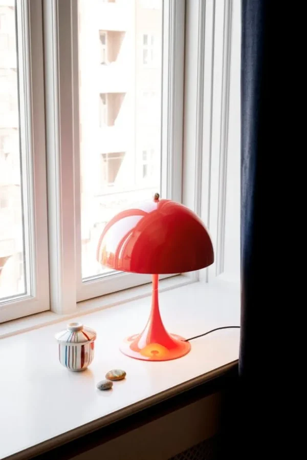 Louis Poulsen Panthella 250 bordslampa, korall