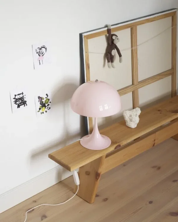 Louis Poulsen Panthella 250 bordslampa, blekrosa akryl