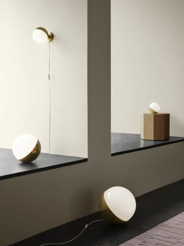 Louis Poulsen VL Studio 150 bords-/golvlampa, mässing