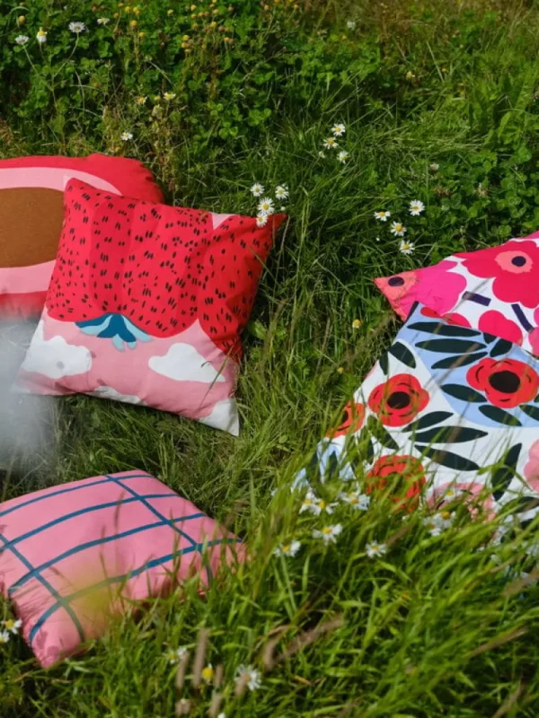 Marimekko Pieni Unikko kuddfodral, 50 x 50 cm, vitt - rött