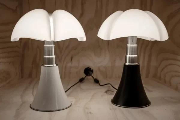 Martinelli Luce Minipipistrello bordslampa, sladdlös, mörkbrun