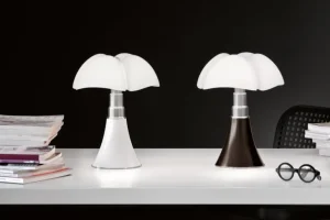 Martinelli Luce Minipipistrello bordslampa, sladdlös, mörkbrun