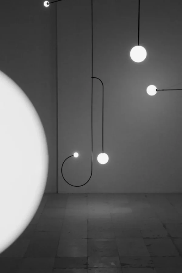 Michael Anastassiades Mobile Chandelier 11, svart patinerad mässing