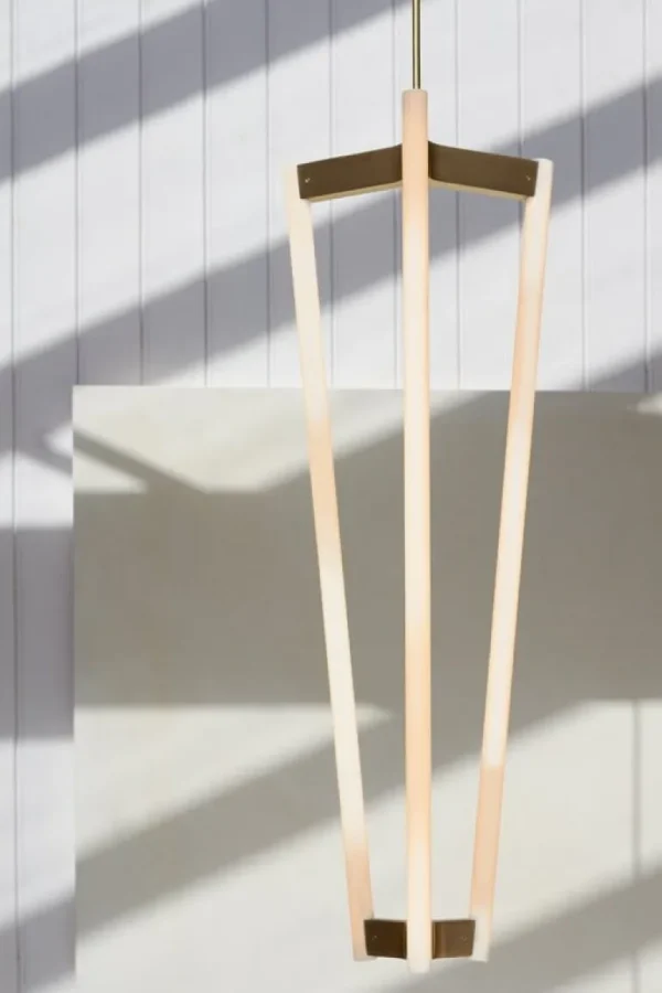 Michael Anastassiades Tube ljuskrona, satinmässing