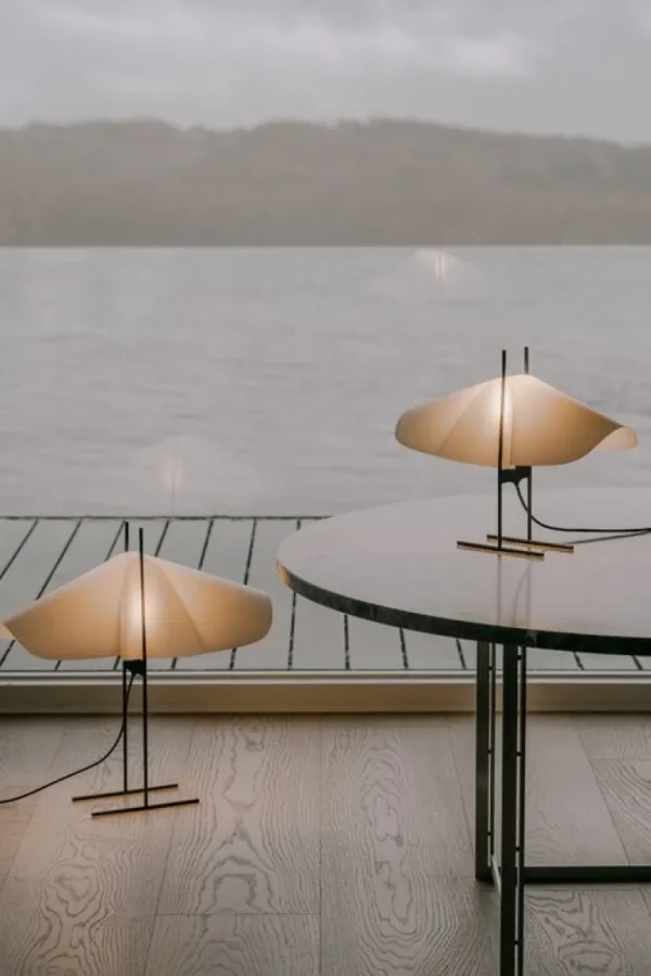 Motarasu Cho bordslampa, vit - svart