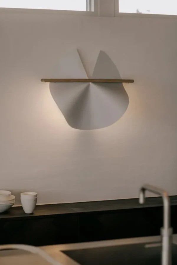 Motarasu Dawn vägglampa, vit - oljad ek