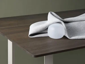 Muuto 70/70 bord, 225 x 90 cm, massiv rökt ek - grå