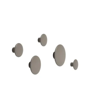 Muuto Dots Wood klädkrok, brungrå