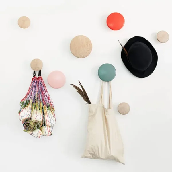 Muuto Dots Wood klädkrokar, 5-pack, ek