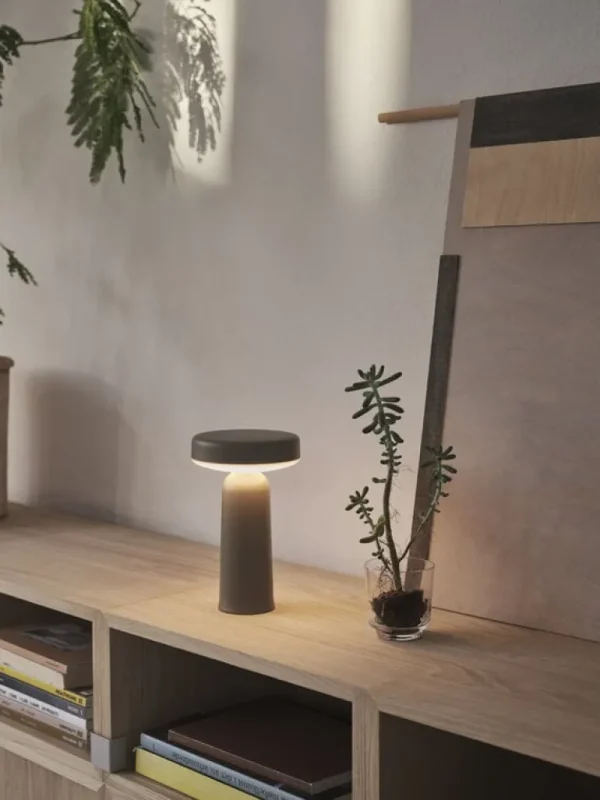 Muuto Ease bärbar lampa, brungrå