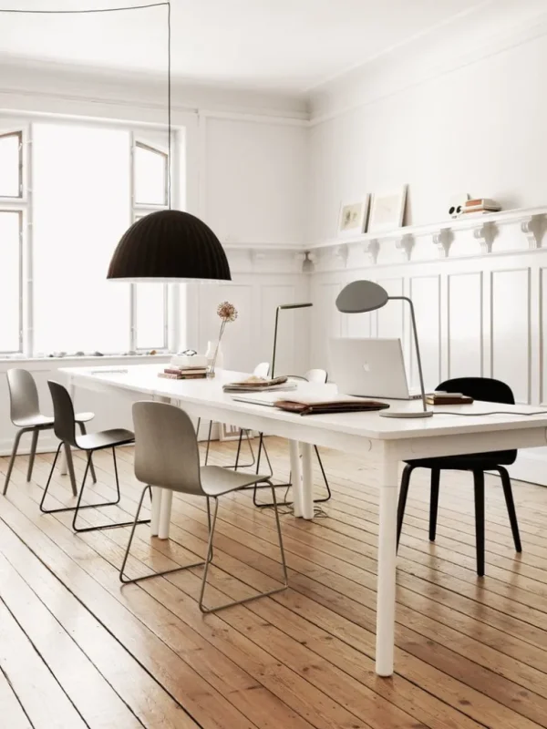 Muuto Leaf bordslampa, grå