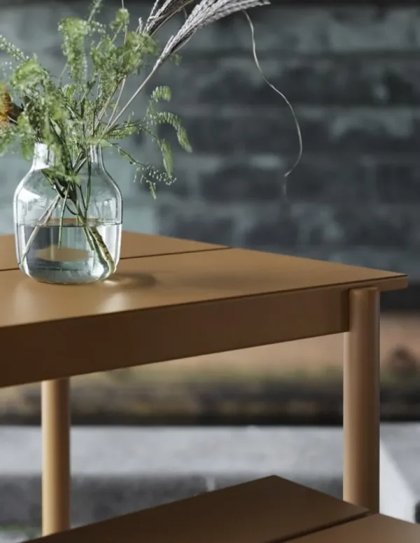 Muuto Linear Steel bord 140 x 75 cm, burnt orange