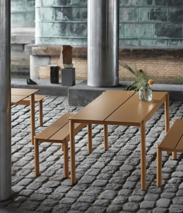 Muuto Linear Steel bord 140 x 75 cm, burnt orange