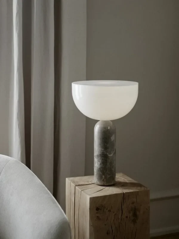 New Works Kizu bordslampa, stor, Gris du Marais-marmor