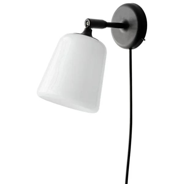 New Works Material vägglampa, opalglas