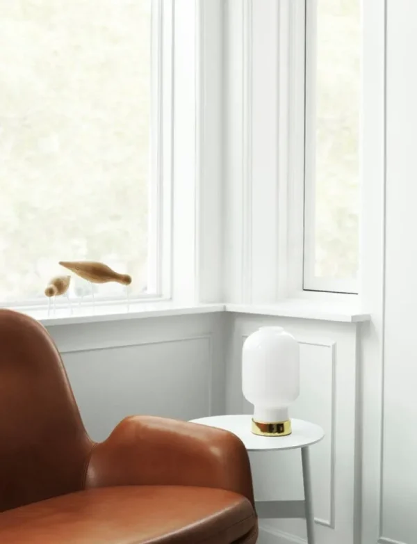 Normann Copenhagen Amp bordslampa, vit - mässing