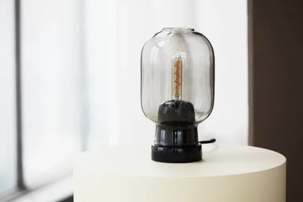 Normann Copenhagen Amp bordslampa, rök - svart