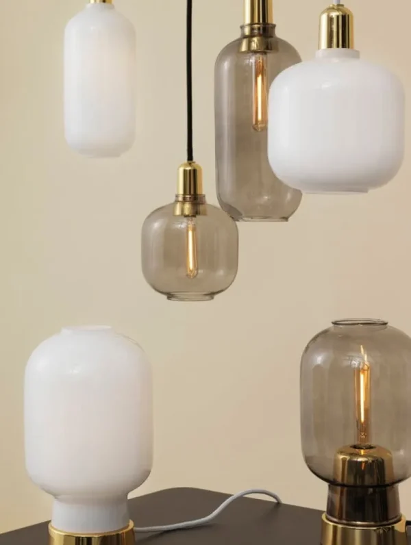 Normann Copenhagen Amp bordslampa, vit - mässing