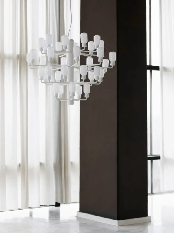 Normann Copenhagen Amp ljuskrona, stor, vit