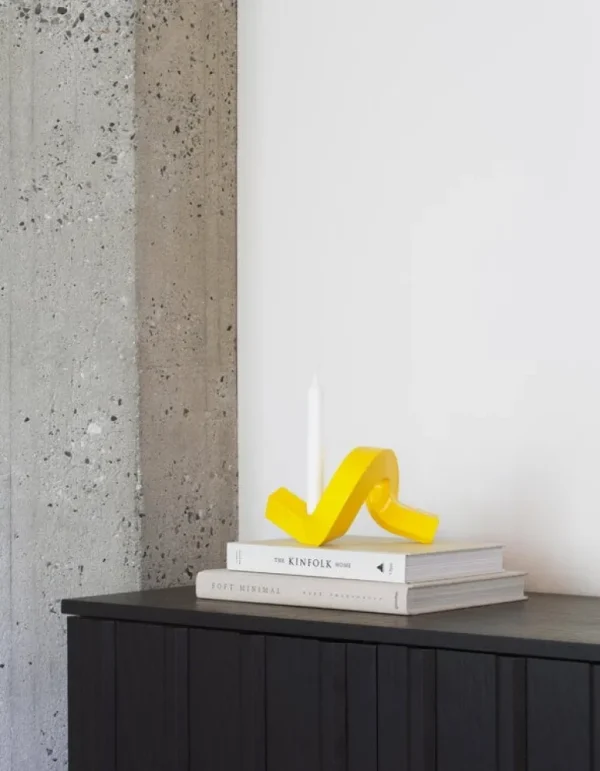 Normann Copenhagen Crooked One, ljusstake, gul