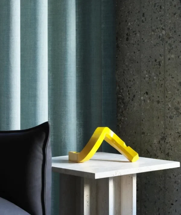 Normann Copenhagen Crooked Two, ljusstake, gul