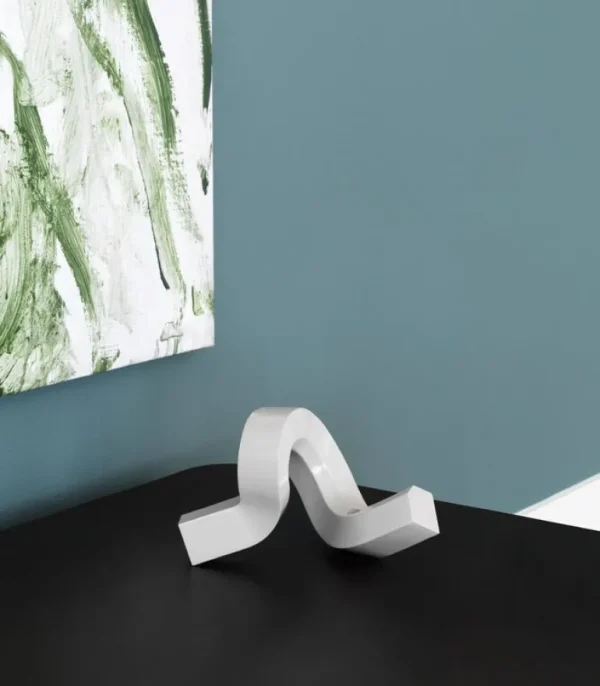 Normann Copenhagen Crooked One, ljusstake, varmgrå
